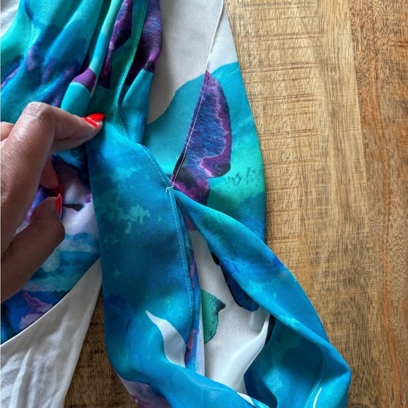 Bebe size small white blue purple floral bodysuit with open arms NWOT - Picture 7 of 9